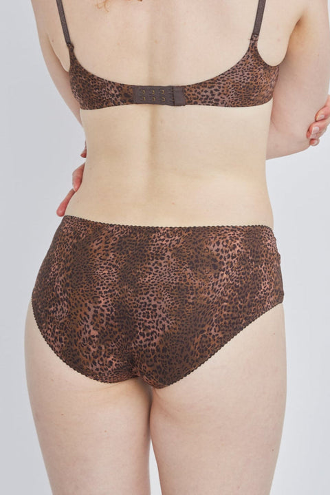 Shania Brief