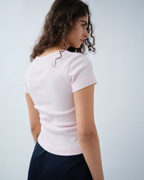 Back of woman wearing light pink tshirt